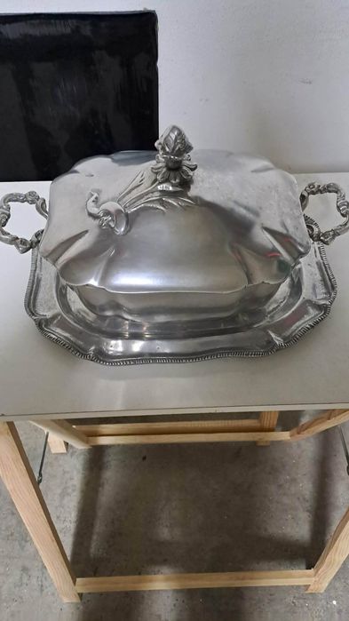Terrine and Two Candlesticks in Shell Shape447247439857592322