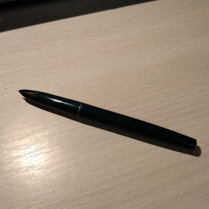 Ручка с золотым закрытым пером