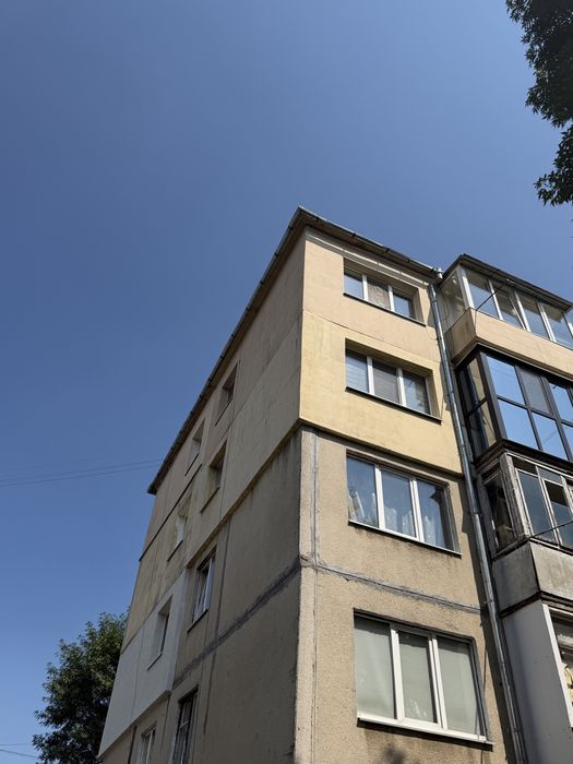 Продам 4-кімнатну квартиру з меблями