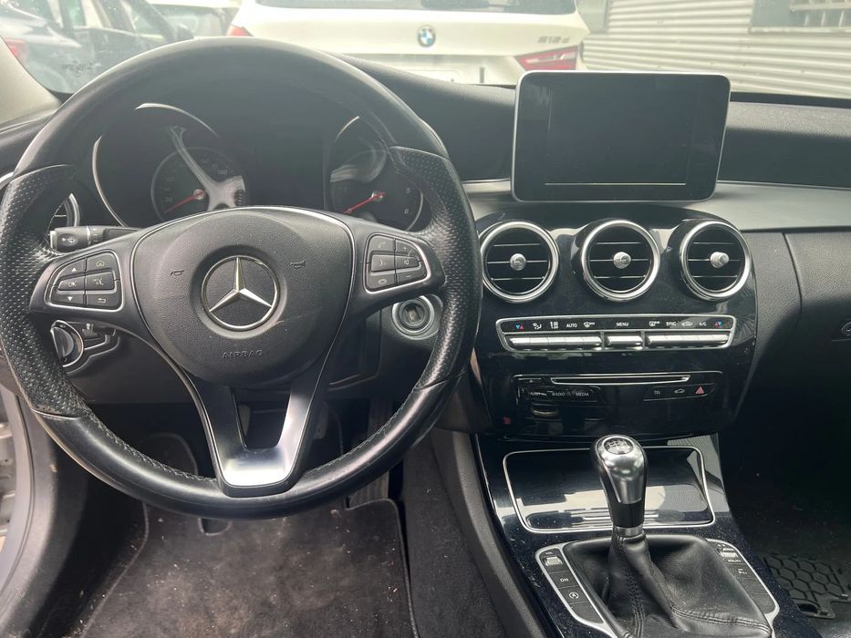 Para peças MERCEDES-BENZ Classe C (W205)