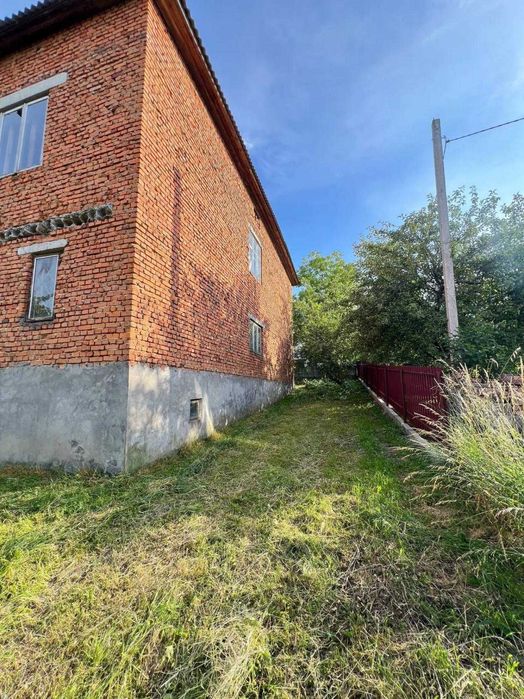 Продається 2-поверховий будинок с. Коросне, біля Перемишлян