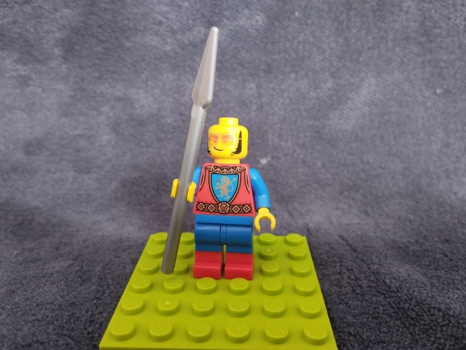 Minifigurka LEGO Castle Lion Knight tors Oryginalna  973pb04841c01