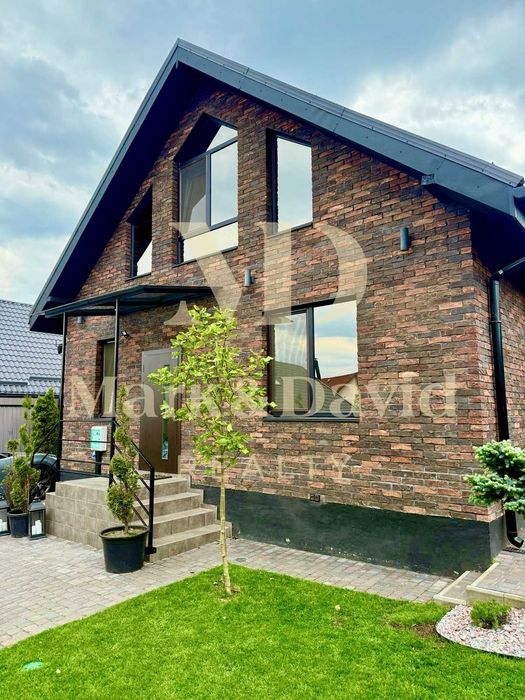 Унікальний будинок з бункером у Віта-Поштова