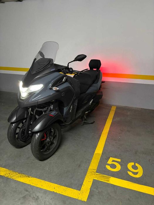 Yamaha Tricity 300 | 2023 | 4500km | Como novo | Carta de carro