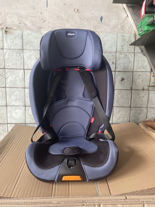 Продам автокрісло Chicco