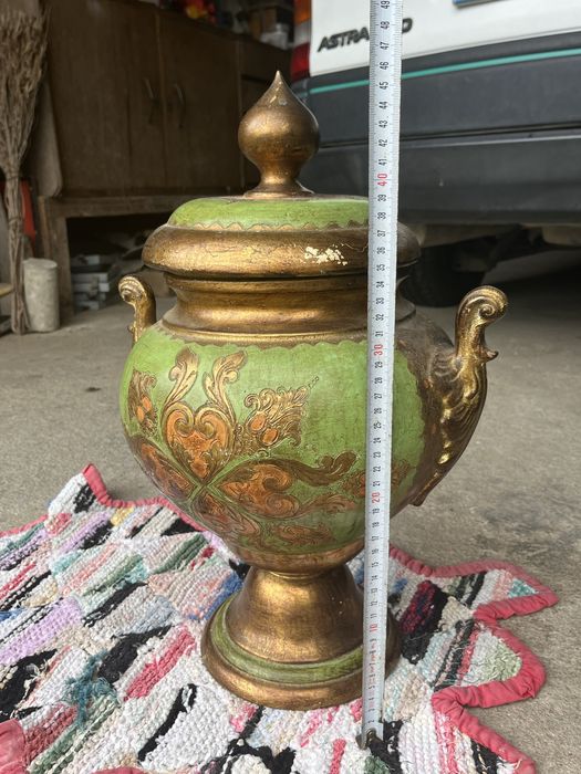 Pote em louça muito antigo