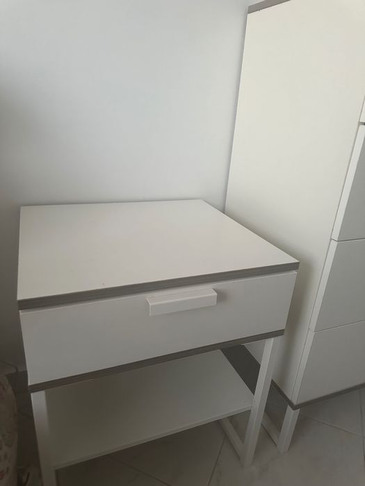 Mesa Cabeceira + Cómoda Ikea