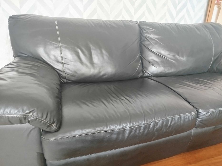 Vendo sofá Vreta IKEA 3 lugares em pele preto