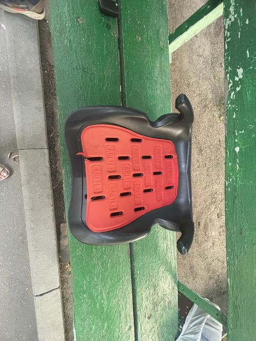 Автомобільний дитячий  бустер