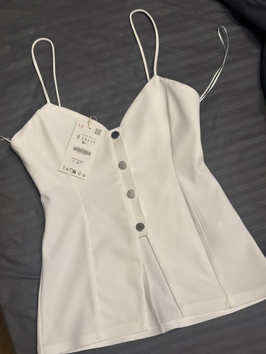 Новий фігурний білий трикотажний топ zara