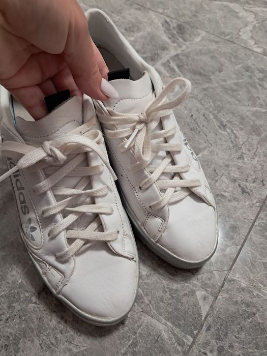 Кросівки Adidas шкіряні.NIKE 39розмір