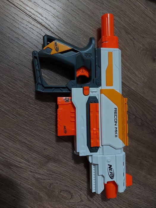 Conjunto de nerfs + acessórios e 53 balas.