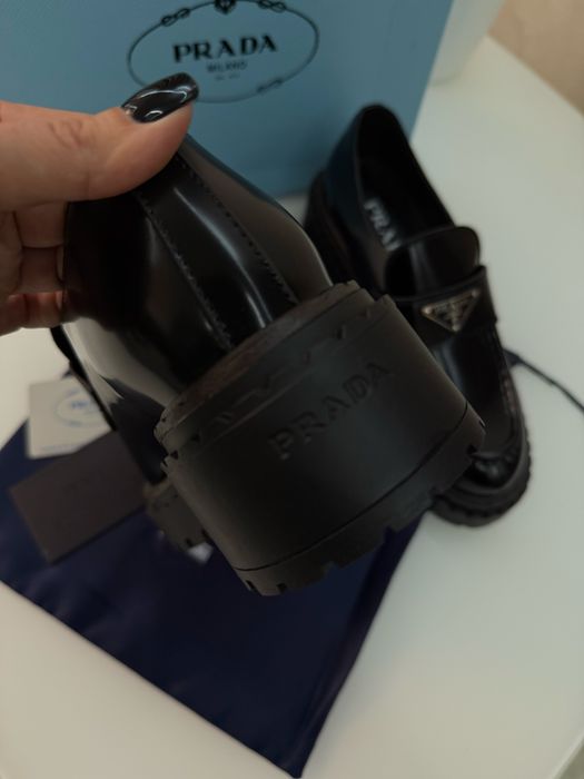 Шкіряні лофери Prada 40р