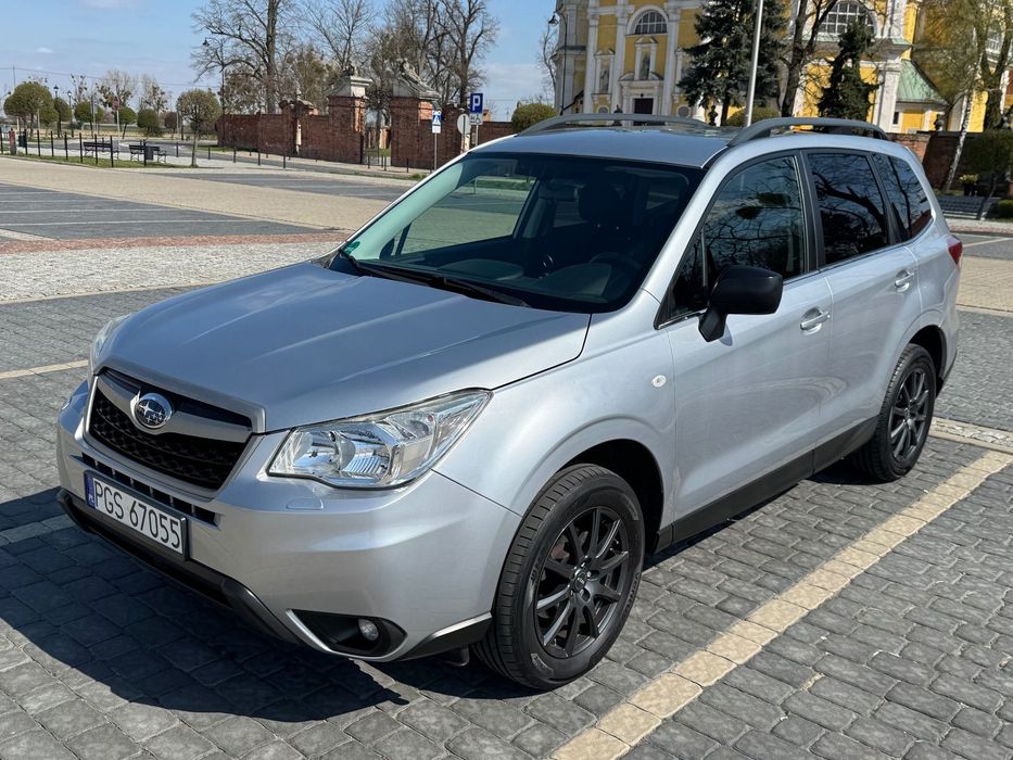 Subaru Forester 2.0 Benzyna Bezwypadkowy Manual 4x4 Zarejestrowany HAK