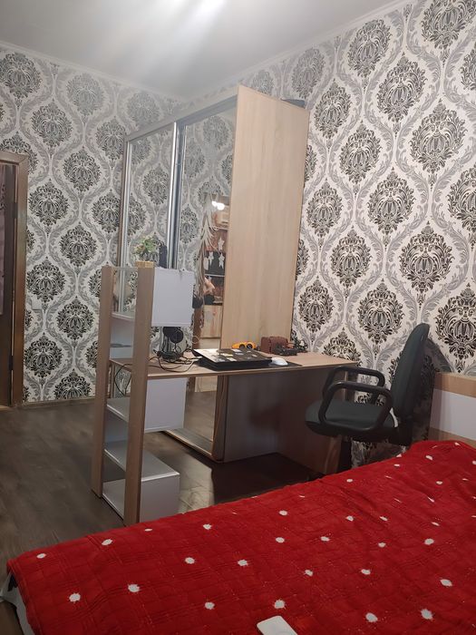 У продажу гарна велика 2-кімнатна квартира.