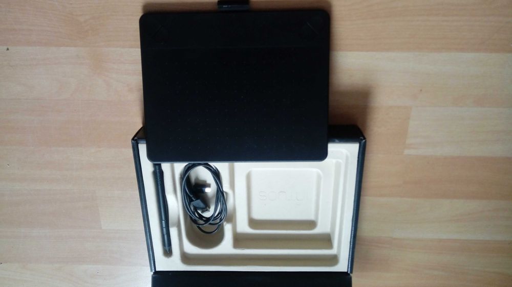 Wacom Intuos Photo Preto Pen e Touch S - Mesa gráfica