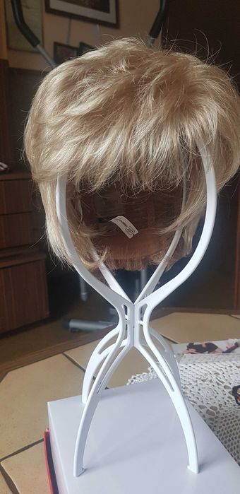 Peruka. Piękna, nowa w komplecie