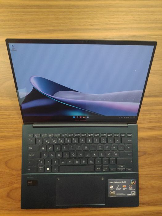 Asus ZenBook 14 Intel core ultra 9