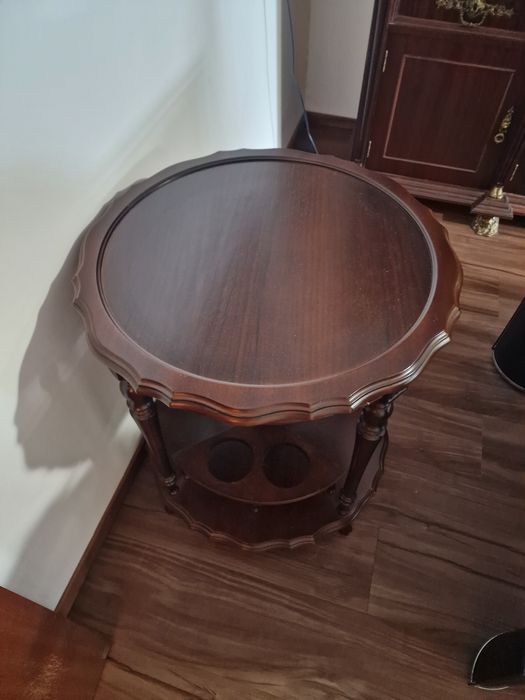 Mesa de Apoio com Garrafeira