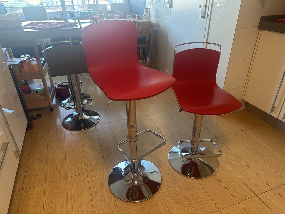 2 Bancos altos CANCIO WIN reguláveis – vermelho/cromado