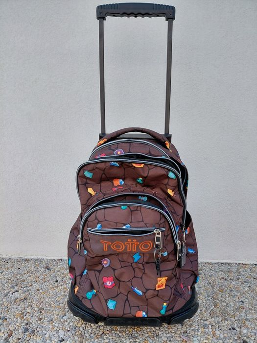 Conjunto mochila escolar e lancheira, com rodas. (Totto)