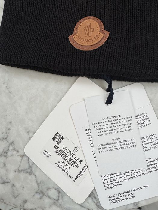 Стильна шапка Moncler тепла