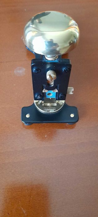 Agrafador e furador de mesa El Casco