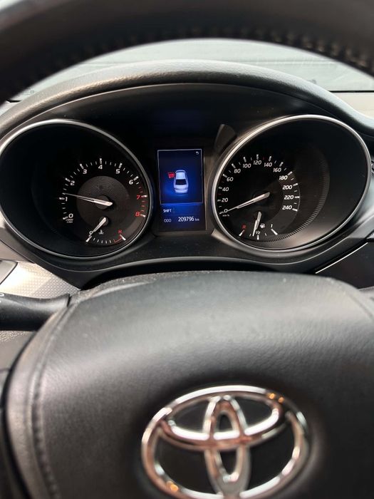 Toyota  Avensis 1.8  2 właściciel