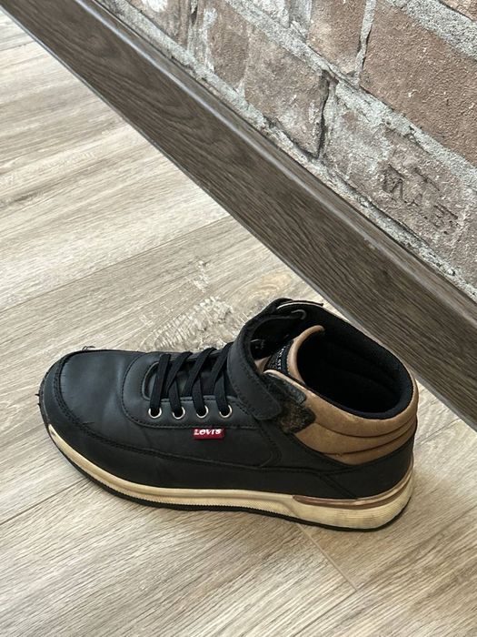 Кросівки якісні левіс