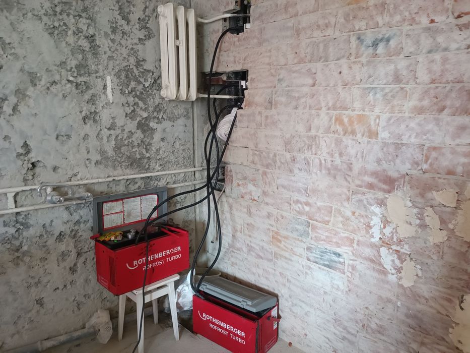 Zamrażanie rur i nie tylko. Hydraulik Awarie domowe wymiana instalacji