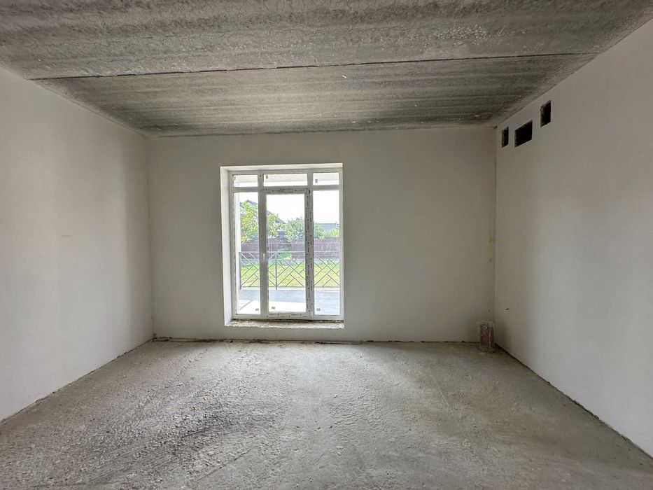 Великий будинок у Крихівцях з ділянкою 6 сот.!