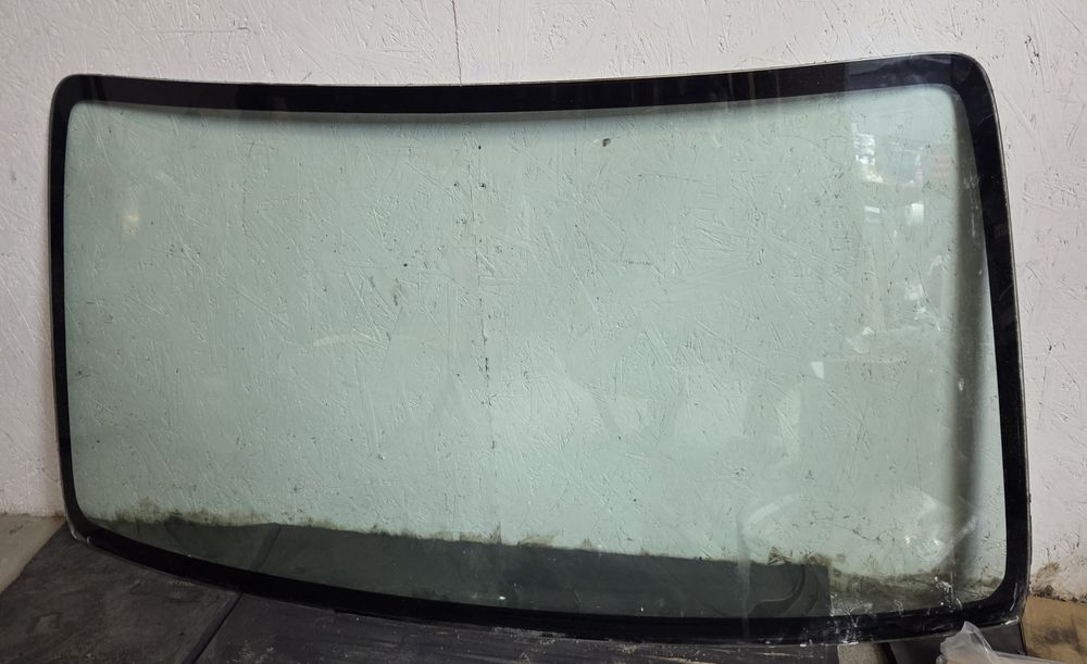 Szyba Przednia przód Czołowa Suzuki Jimny 98r-