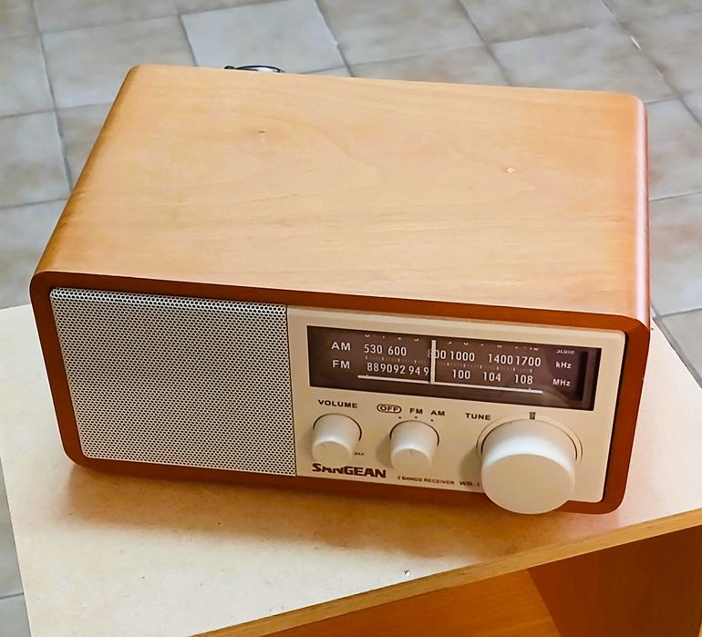 Rádio de mesa Sangean WR-11