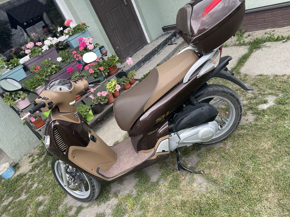 Скутер Honda sh125