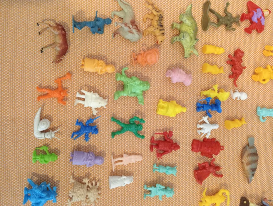 Bonecos Monocromáticos e PVC's