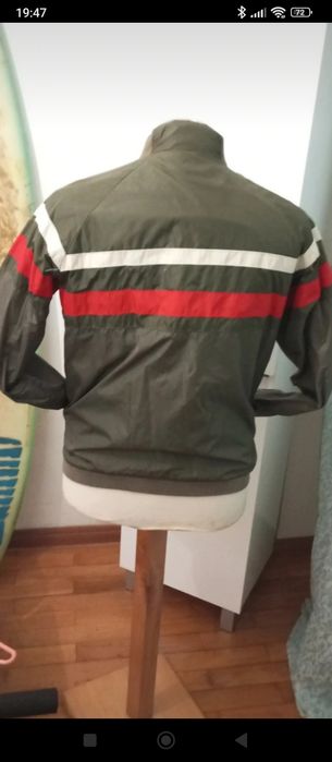 Blusão Levi's tipo bomber corta vento