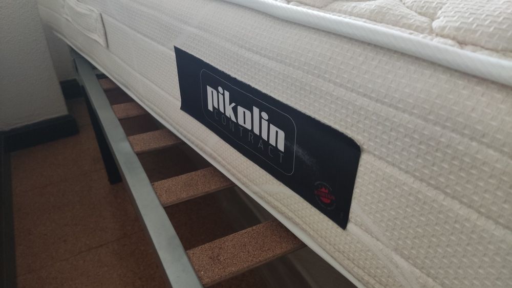 Estrado com pernas + colchão Pikolin Contract 160 x 200 cm.