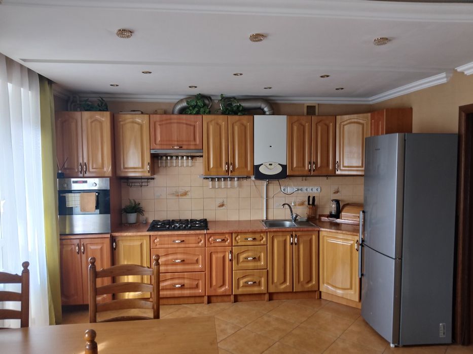 Здається 3 кімнатна квартира