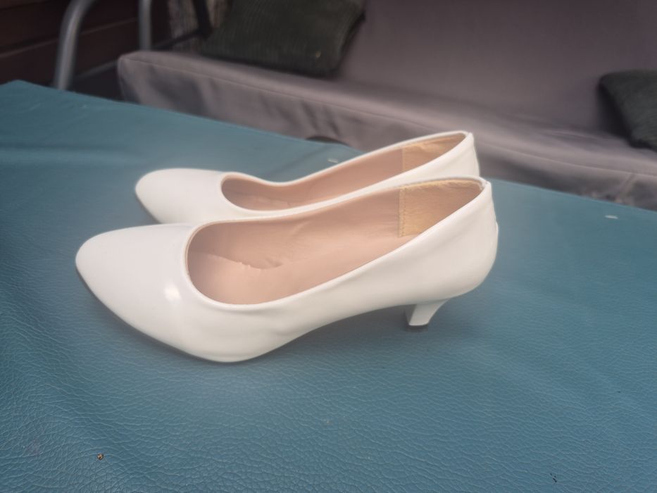 Buty damskie na lekkim obcasie
