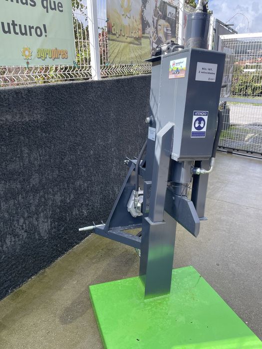 Rachador de lenha 18 ton.