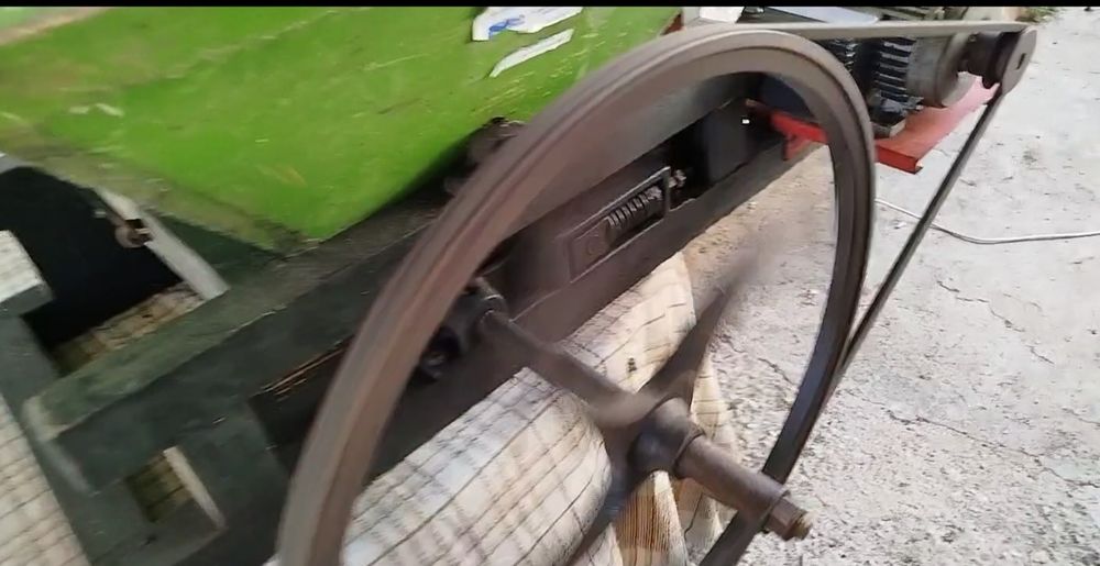 Esmagadora de uvas elétrica