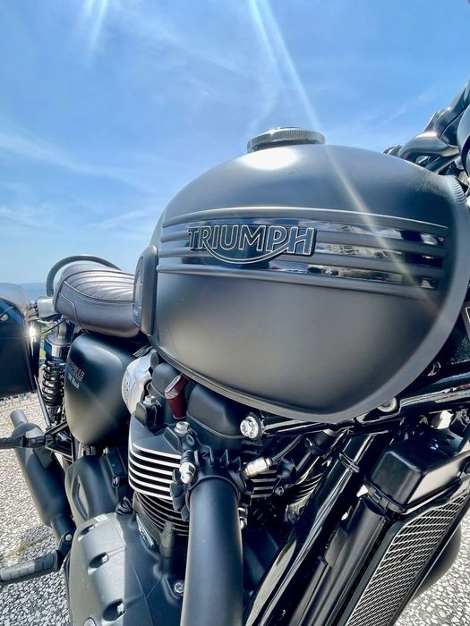 Triumph Bonneville T100 Black