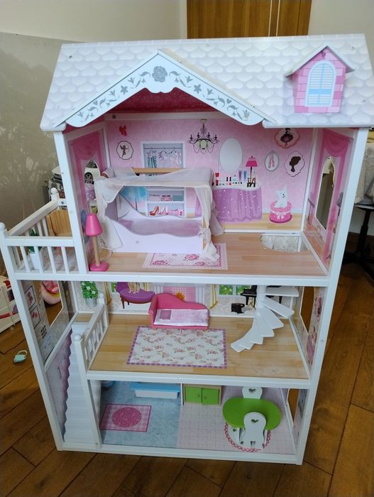 Sprzedam duży domek dla lalek używany odbiór w Mrowinie lub Gnieźnie