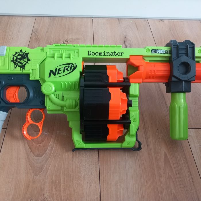 Pistolet NERF Doominator Zombie