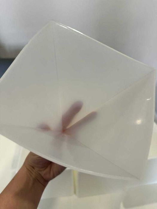 Molde de silicone 15 cm em piramide para artesanato em epoxy, velas...