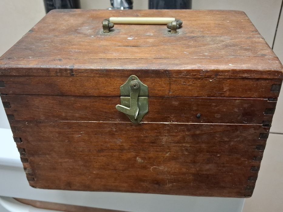 Stary kuferek ręcznie robiony