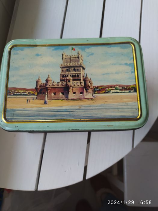 Caixa de lata antiga da Aliança