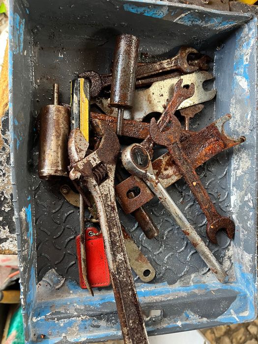 Material diverso algum ainda em condições de ser utilizado