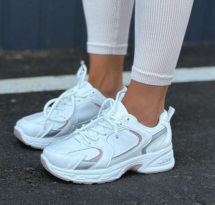 Женские белые кроссовки демисезонные