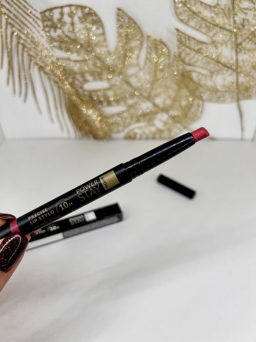 Precyzyjna szminka „10 godzin” Avon